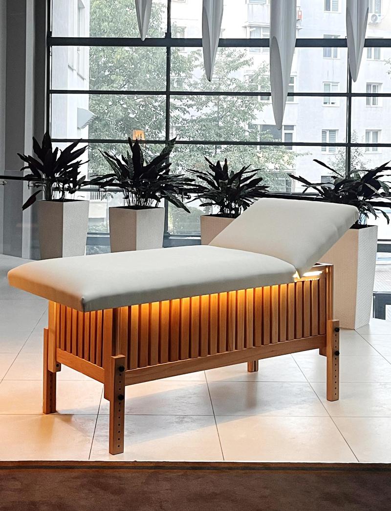 Masă de masaj staţionară, model Class, pernă două secţiuni, finisaj lemn crem, tapiţerie crem.